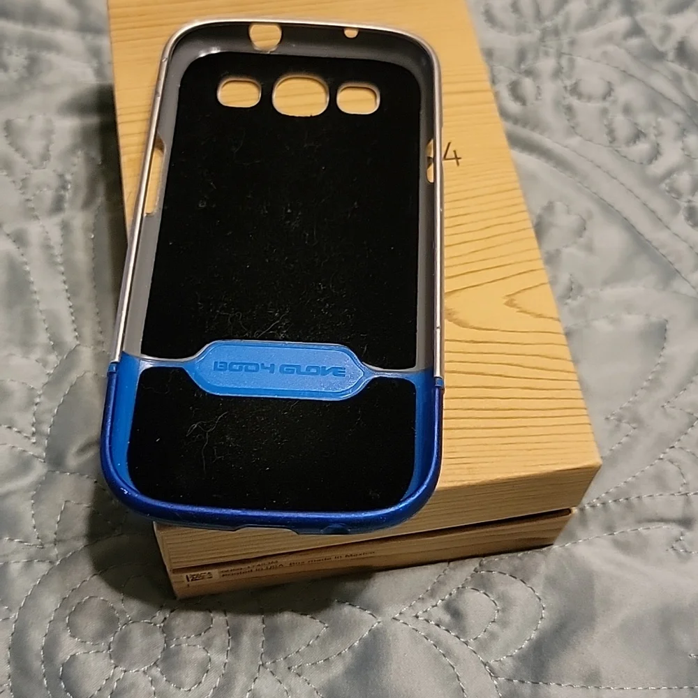 Body Glove Galaxy s4 phone case.